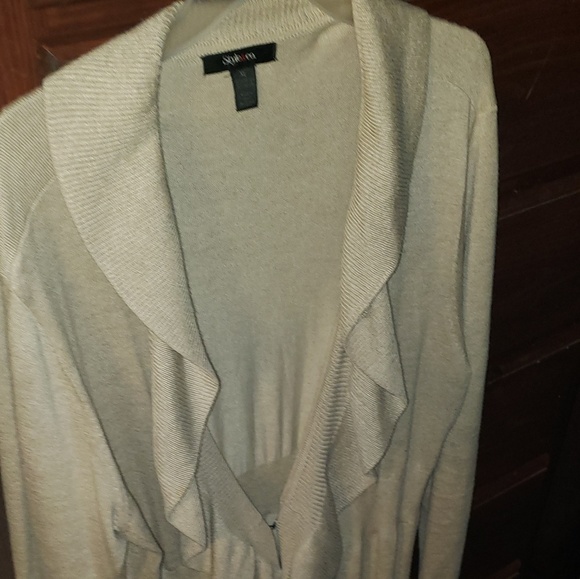 Sweater - Picture 1 of 3